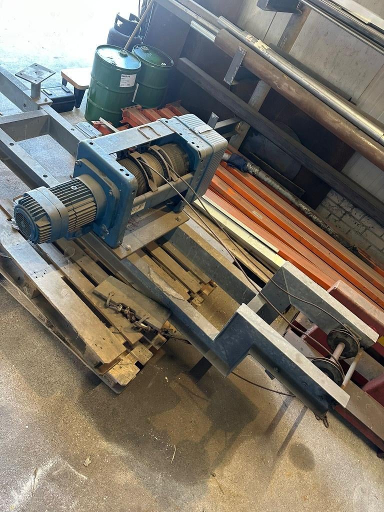 Demag elektrische lier 3.2 ton – kabeltakel, Ophalen, Zo goed als nieuw, Elektrisch