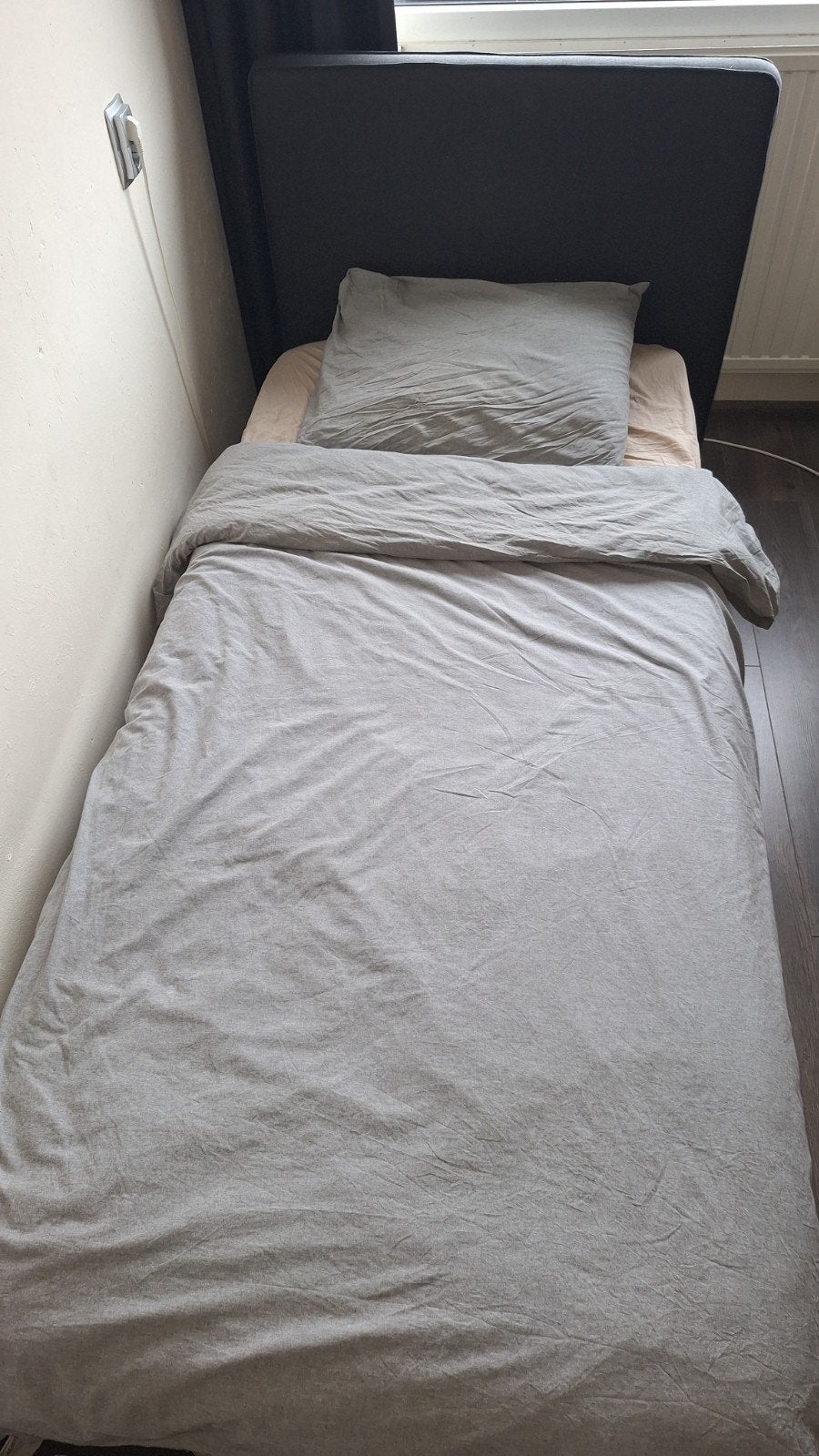 Eenpersoonsbed met matras (210x100 cm), 100 cm, Eenpersoons, Ophalen of Verzenden, Zo goed als nieuw