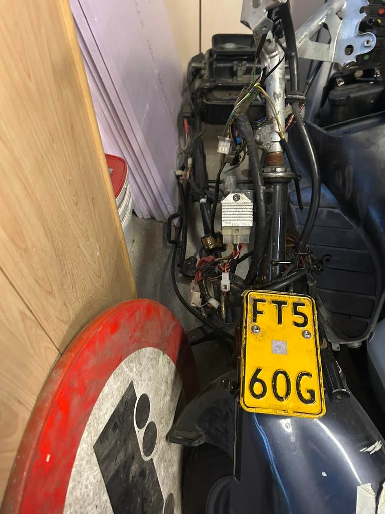 Yamaha zest frame op brom, Ophalen