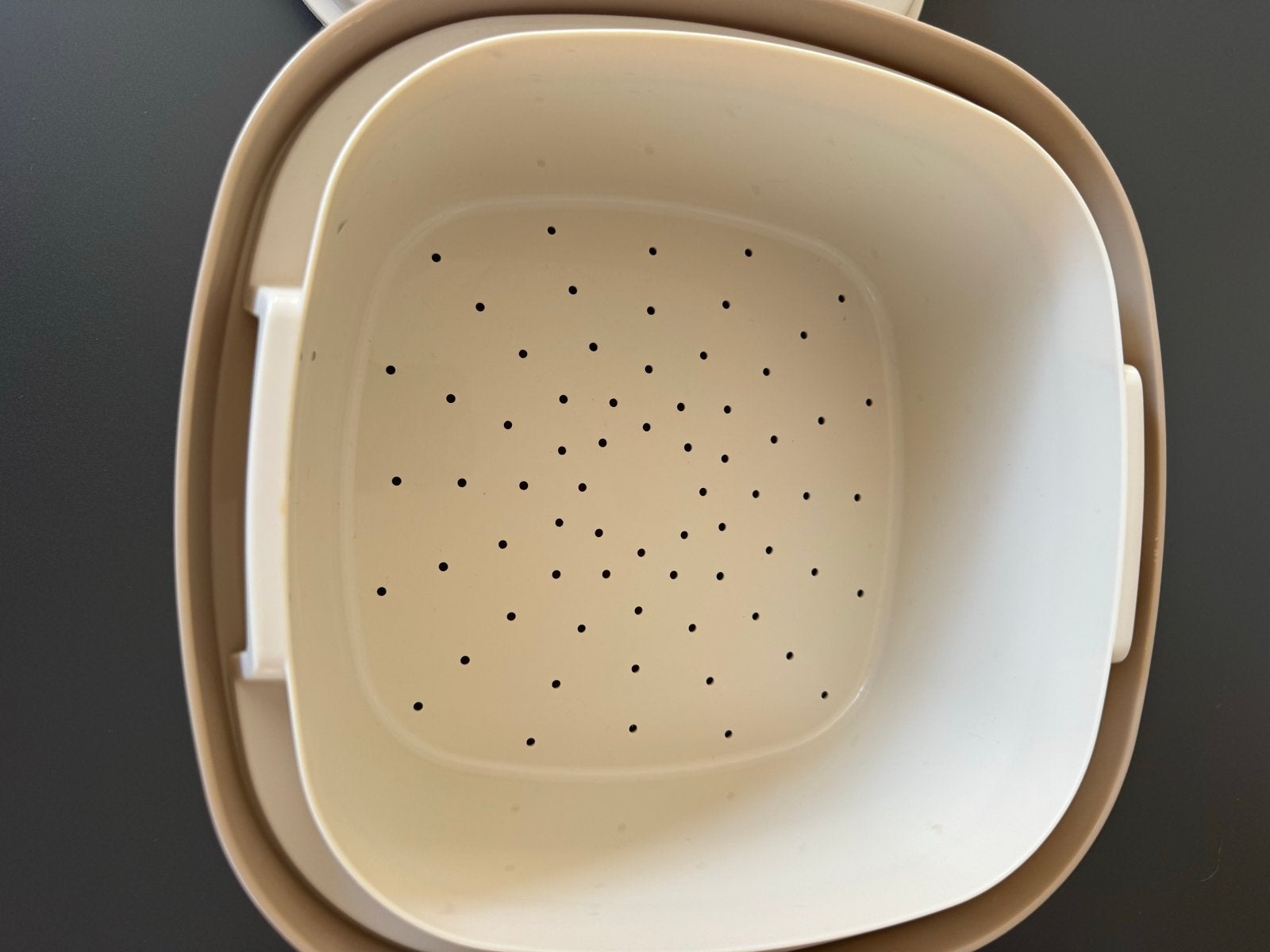 Tupperware vergiet met deksel - Zo goed als nieuw, Ophalen of Verzenden, Zo goed als nieuw, Bak of Kom, Crème