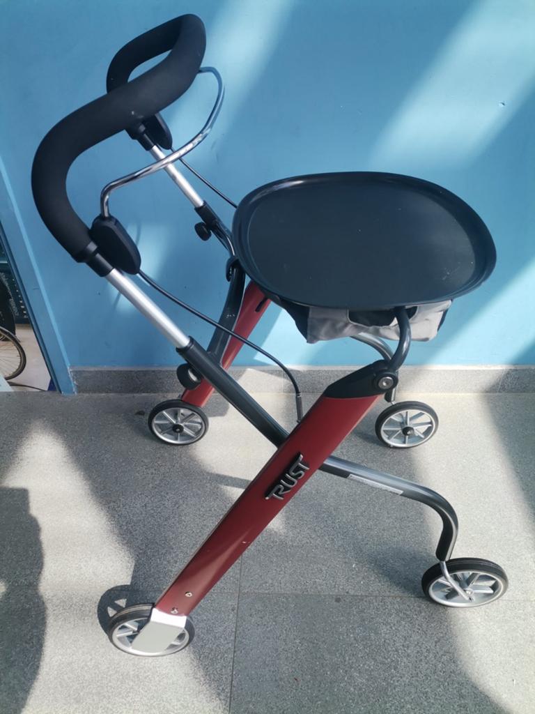 Trust Care Let's Go Indoor Rollator - Rood/Anthraciet, Ophalen, Lichtgewicht, Zo goed als nieuw