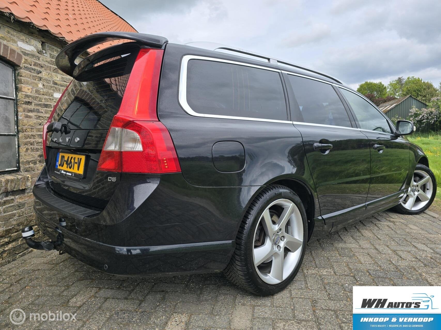 Volvo V70 2.4 D5 R design | Open dak | Trekhaak, Voorwielaandrijving, 15 km/l, Zwart, 168 €/maand