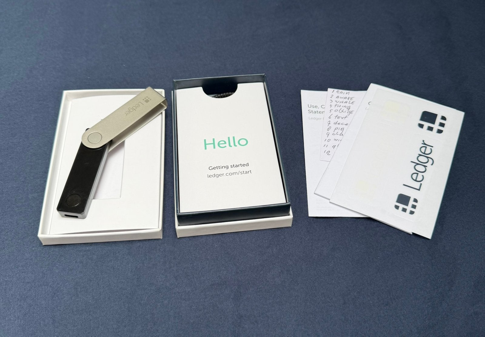 Ledger usb stick lees beschrijving, Computers en Software, USB Sticks, Ophalen of Verzenden, Zo goed als nieuw