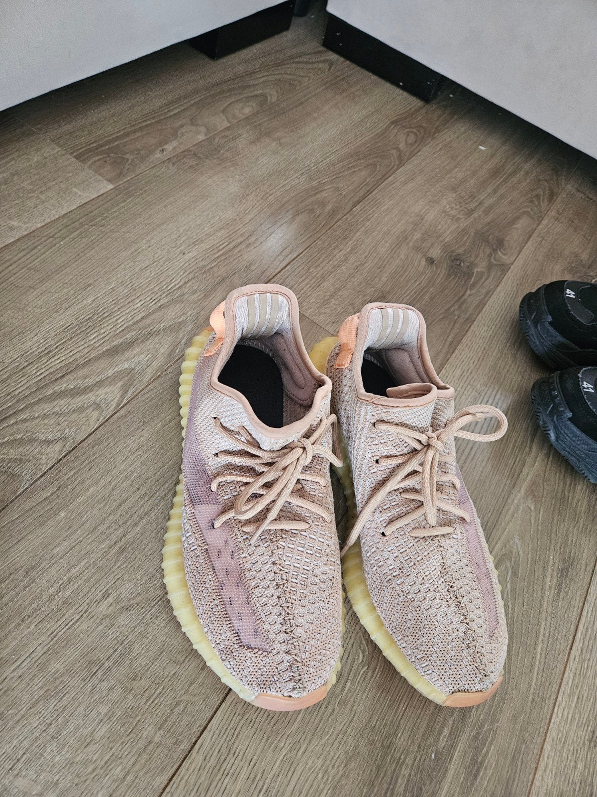 Adidas Yeezy Boost 350 V2 beige/oranje, Adidas, Oranje, Ophalen of Verzenden, Sneakers of Gympen