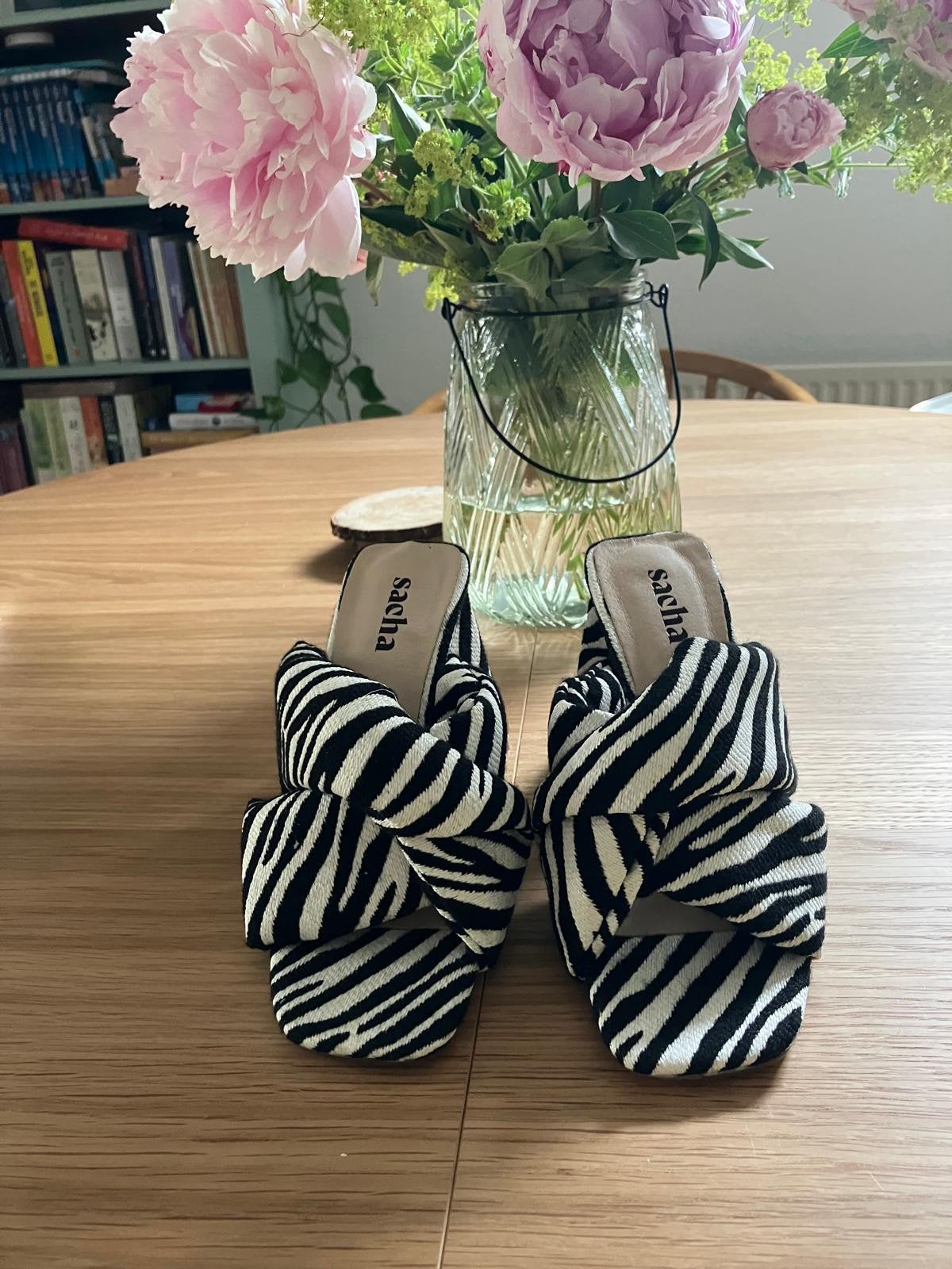 De viral Zebra blokhakschoenen van Sacha Shoes - Maat 36, Sacha Shoes, Zwart, Nieuw, Ophalen of Verzenden