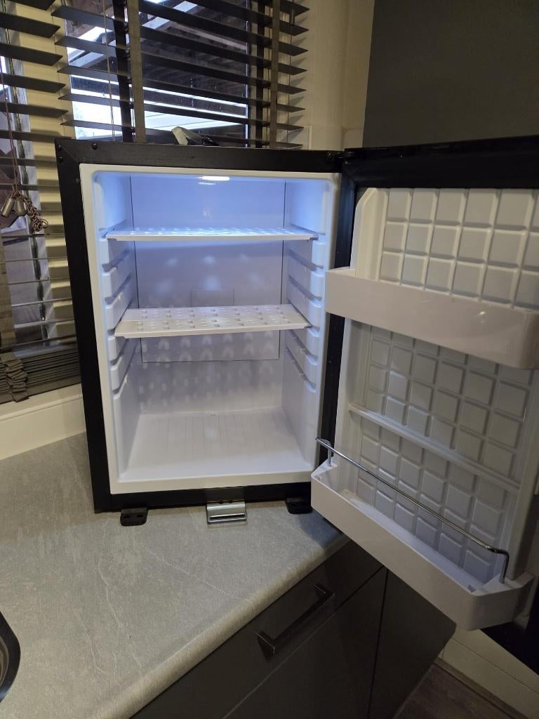 Gloednieuwe Kesser minibar te koop, Witgoed en Apparatuur, Koelkasten en IJskasten, Ophalen, Zonder vriesvak, Nieuw, Minder dan 75 liter