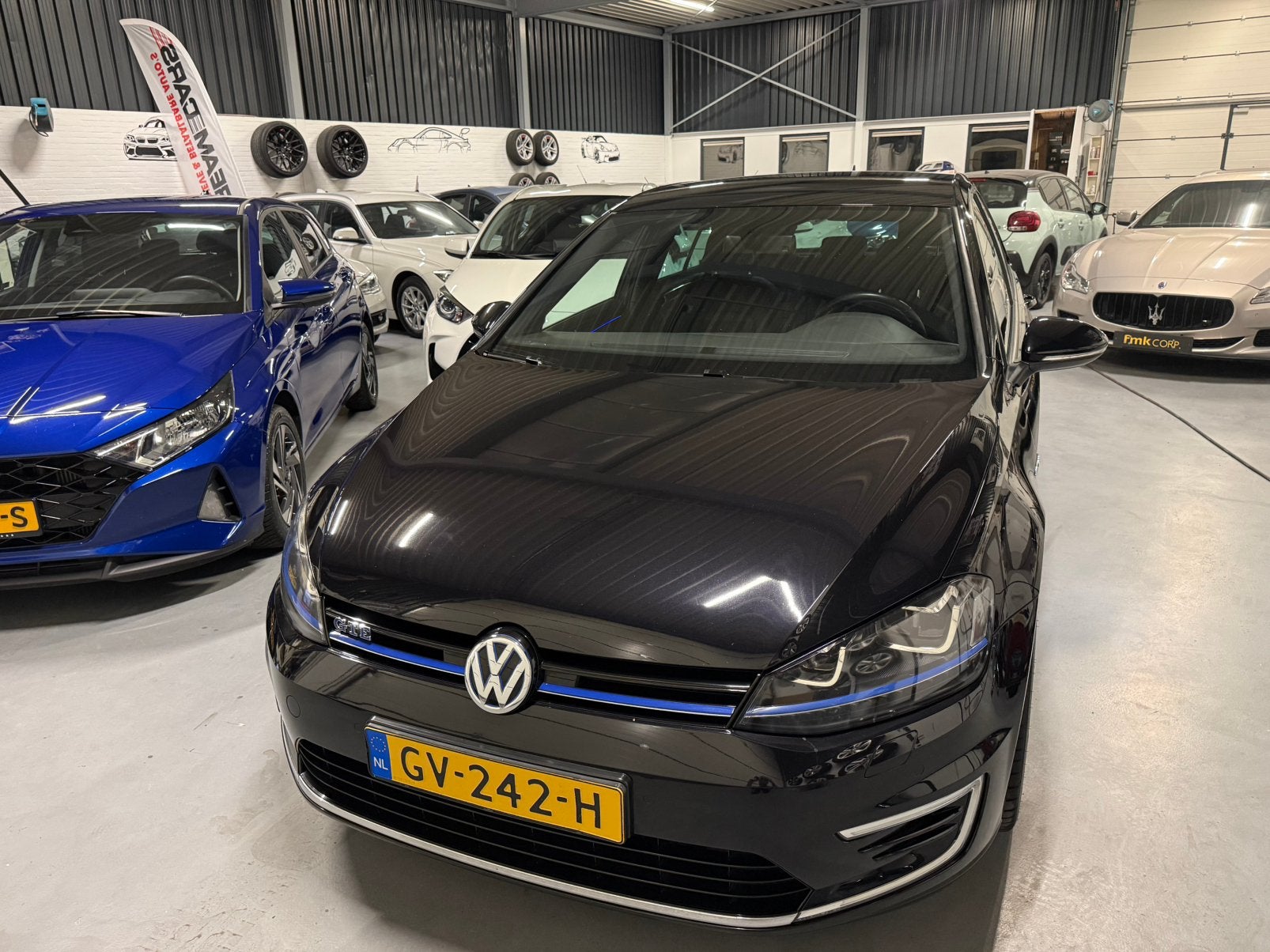 Volkswagen Golf 1.4 TSI Phev 204pk 5D DSG NAP STOELVW, Zwart, 1499 kg, 149 pk, 84 €/maand