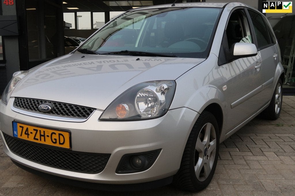 Ford Fiesta 1.3-8V Futura *Rijklaarprijs *Airco *NAP, Auto's, Ford, 1299 cc, Stof, Zwart, 4 cilinders