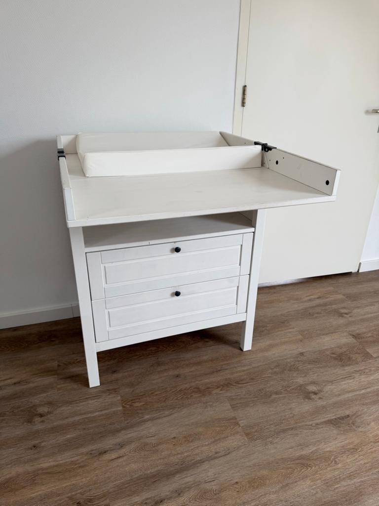 Witte commode met lades en opklapbaar blad, Ophalen, 50 tot 70 cm, Zo goed als nieuw, 75 tot 100 cm