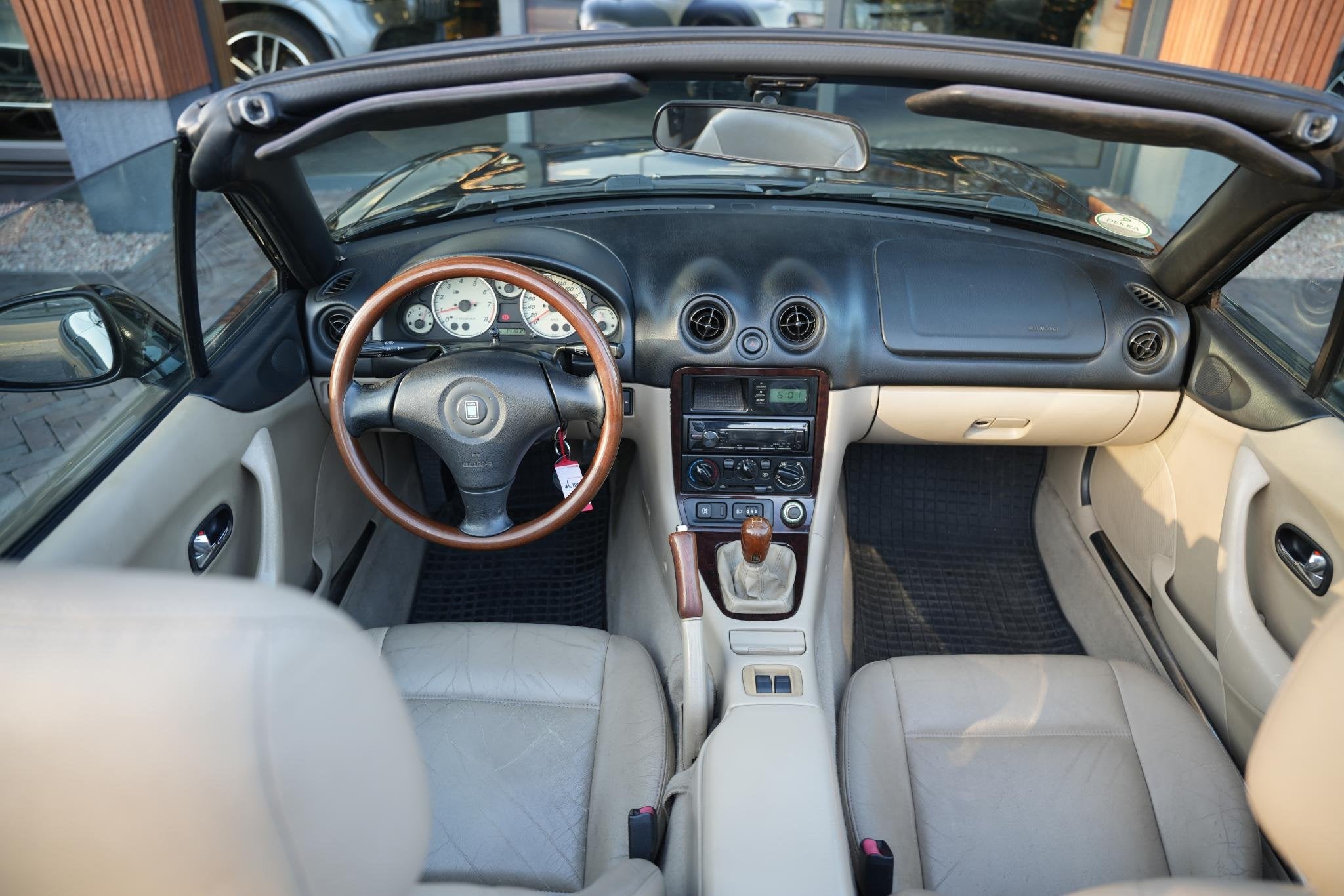 Mazda MX-5 1.6i Elektr. Ramen Leer Nardi Nette Staat!, Auto's, Mazda, 4 cilinders, Cabriolet, Zwart, Bedrijf