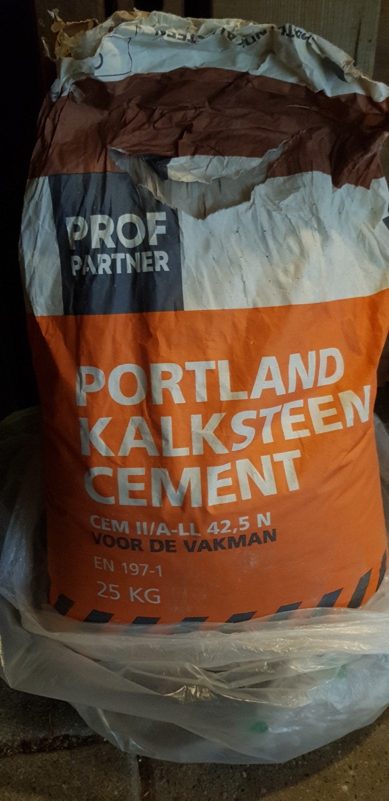 Gratis.Kalkzandsteencement. Cement. Portland, Ophalen