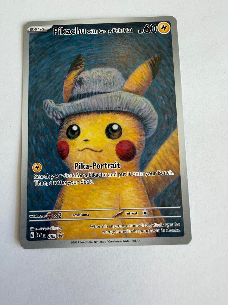 Pikachu met Grijze Vilten Hoed - Van Gogh Pokémon Kaart, Ophalen of Verzenden, Zo goed als nieuw, Losse kaart