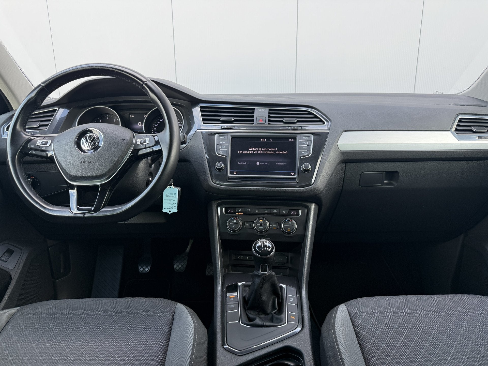 Volkswagen Tiguan 1.4 TSI ACT Connected Series R-Line/Schuif, Voorwielaandrijving, Euro 6, 4 cilinders, 150 pk