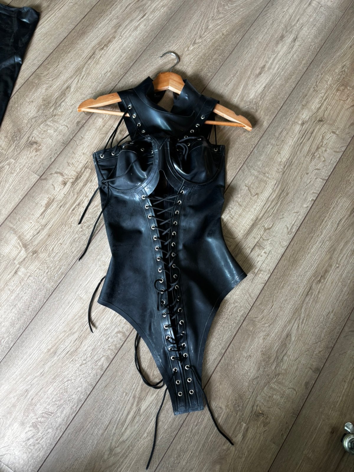Echte latex body. Kitkat Bergheim Bitch Kinky. Maat L., Ophalen of Verzenden, Zwart, Overige typen