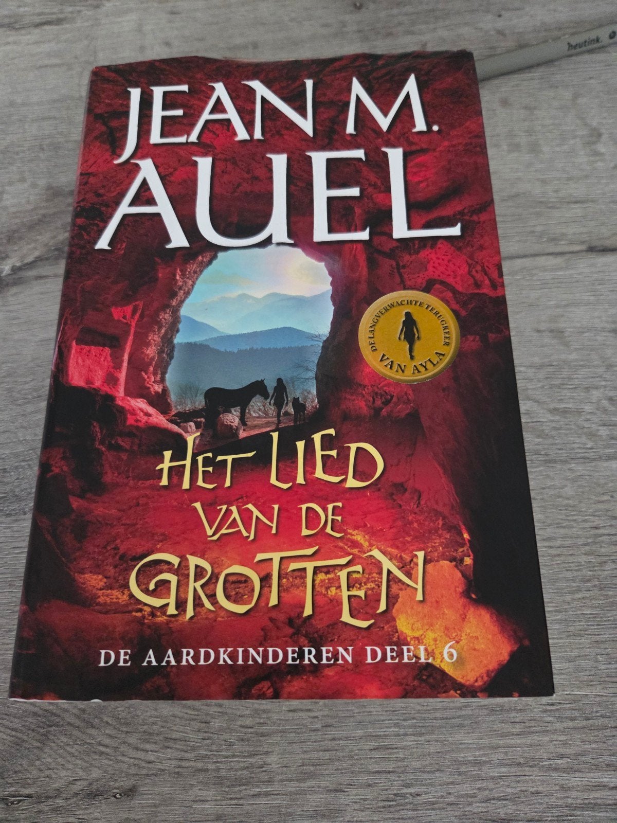 Het Lied van de Grotten - De Aardkinderen Deel 6, Ophalen of Verzenden, Gelezen, Jean M. Auel, Nederland