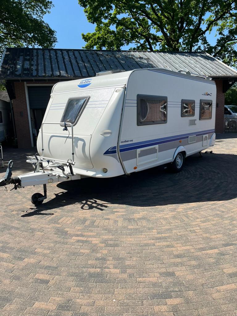 Zeer nette Hobby ufe Excellent Easy 460 + Verona Unico tent, Caravans en Kamperen, Hordeur, Omvormbare zithoek, Rondzit, Hobby