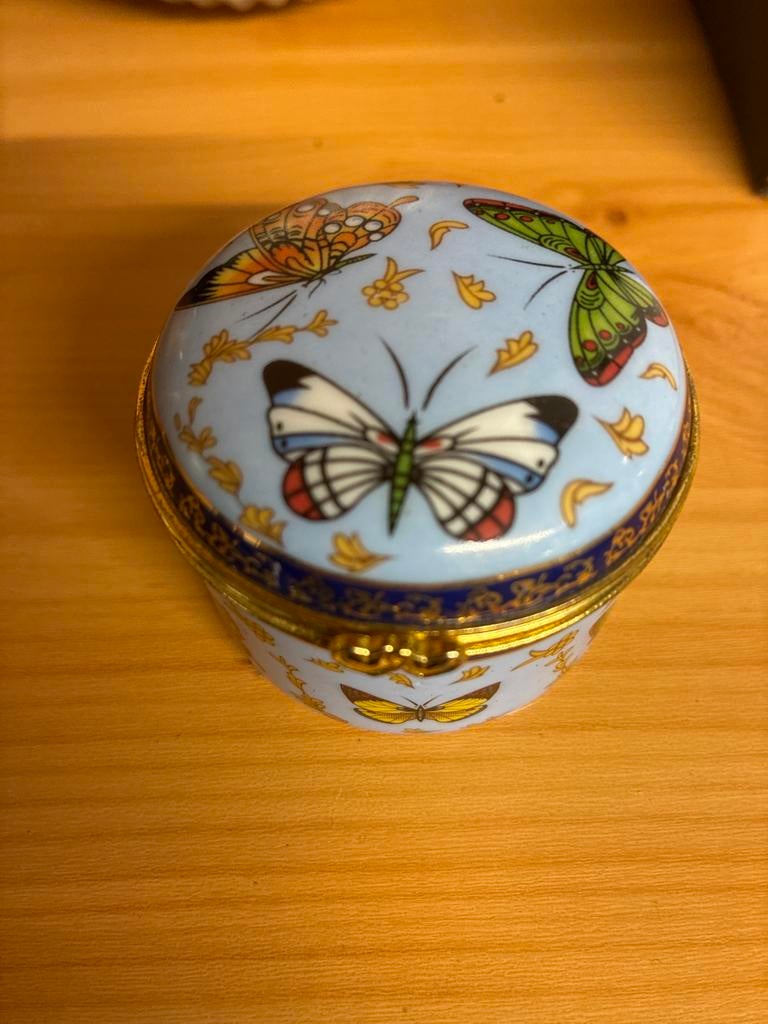 Decoratief doosje met vlinders - Porselein, Ophalen of Verzenden
