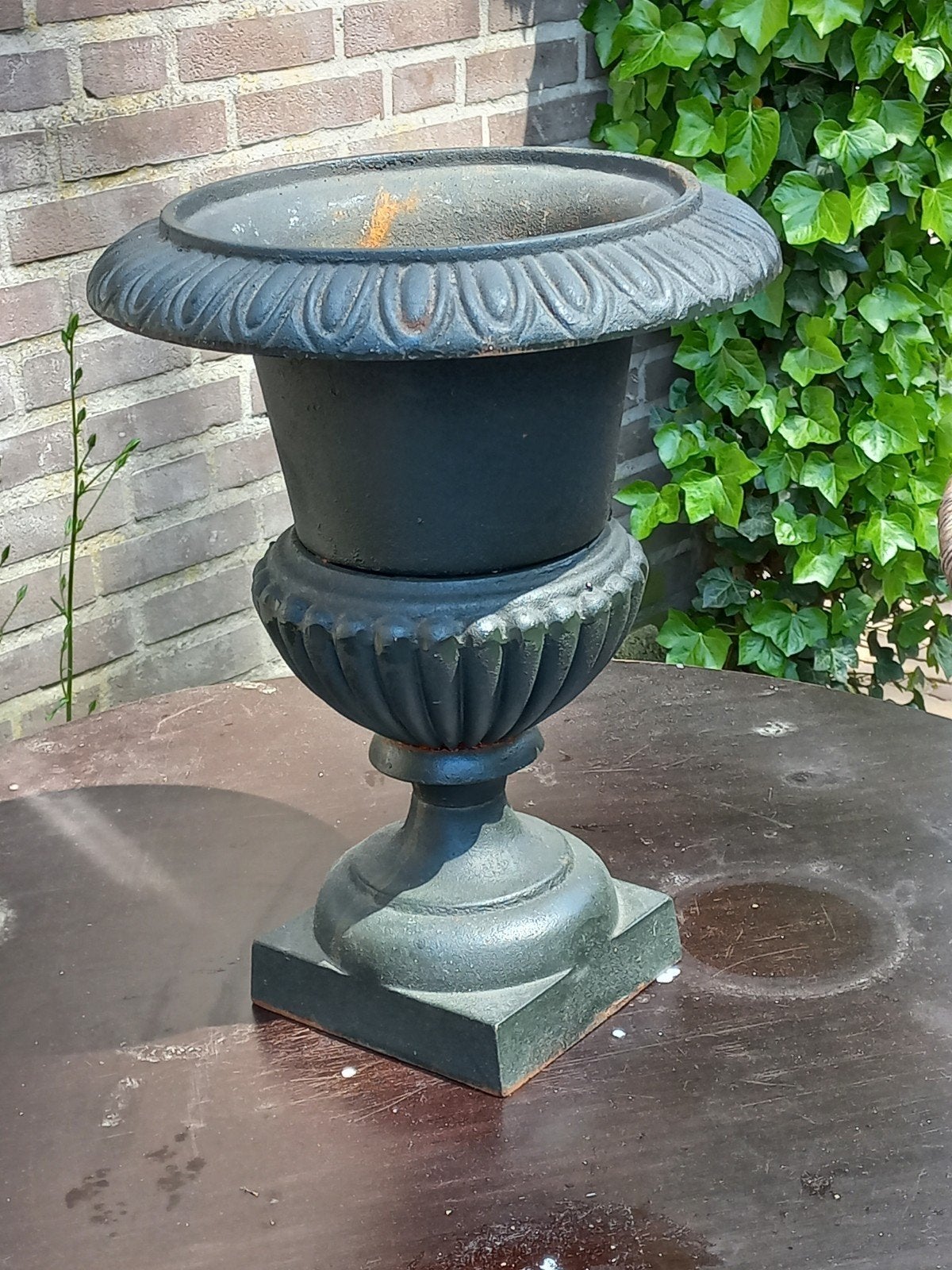Retro gietijzeren franse tuinvaas voor tuin of balkon, Ophalen, Gebruikt, Rond, Metaal