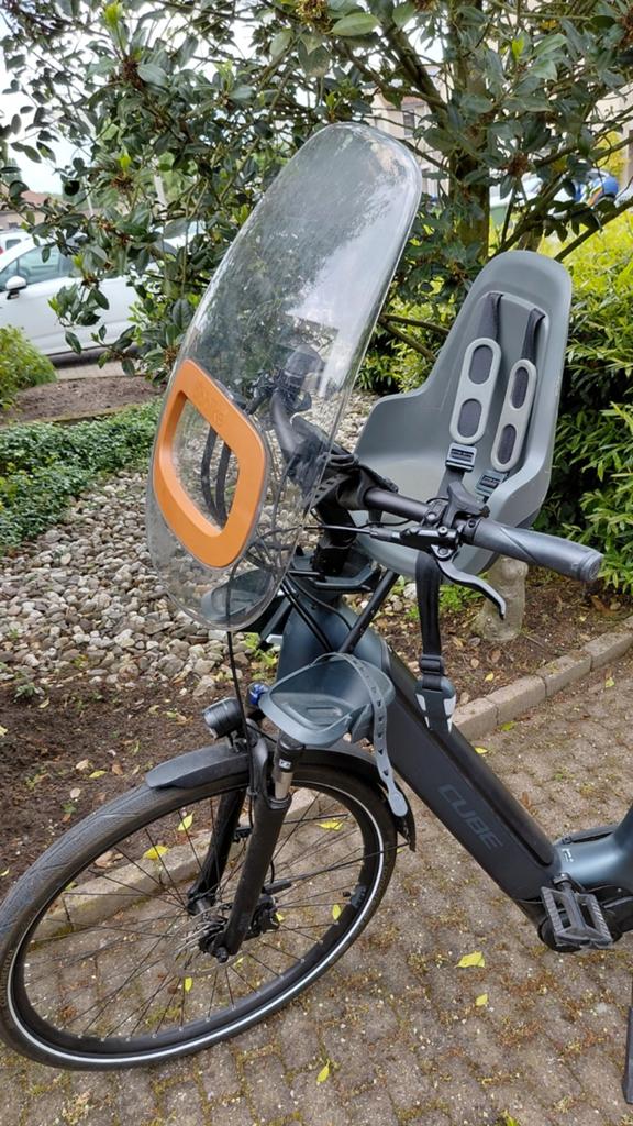Fietsstoeltje met scherm, Fietsen en Brommers, Fietsaccessoires | Fietsstoeltjes, Ophalen of Verzenden, Gebruikt