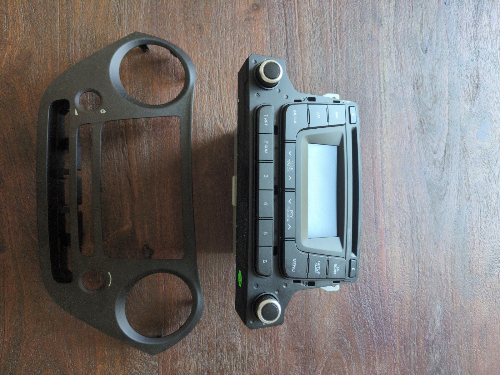Hyundai i10 Radio met Frame - Origineel Onderdeel, Auto diversen, Ophalen of Verzenden, Gebruikt