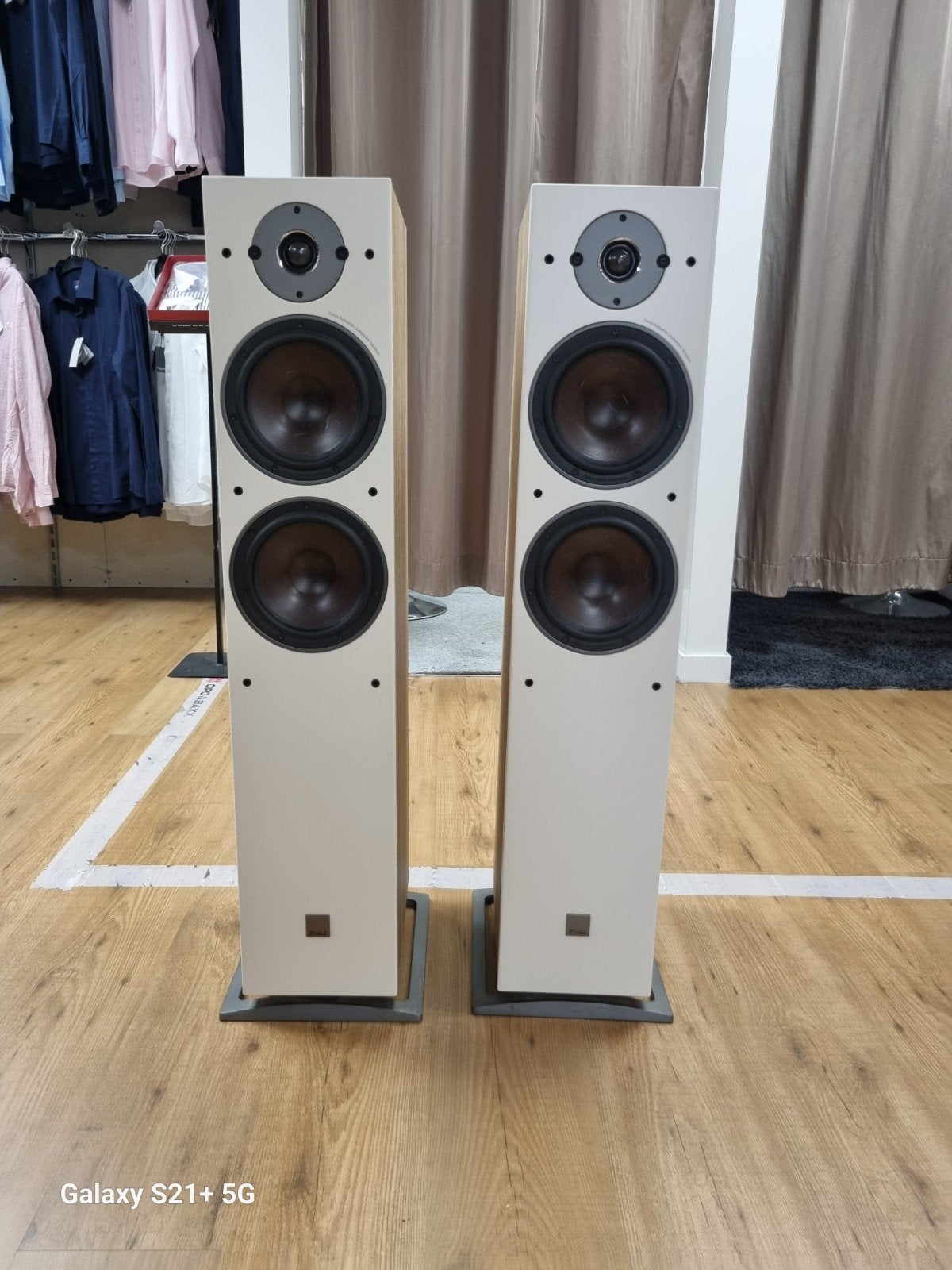 ✅Dali Oberon 7 Vloerstaande Luidspreker - Wit/Licht Hout, Audio, Tv en Foto, Ophalen, Stereo speakers, -, Zo goed als nieuw