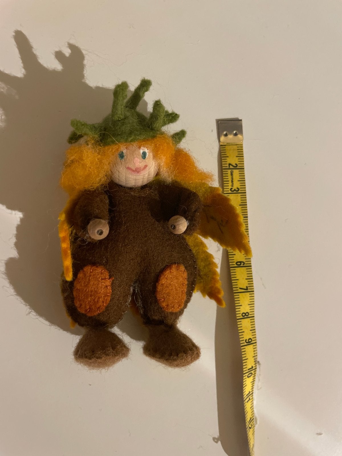 Schattig vilten poppetje - 9 cm, Hobby en Vrije tijd, Vilt, Ophalen of Verzenden, Zo goed als nieuw