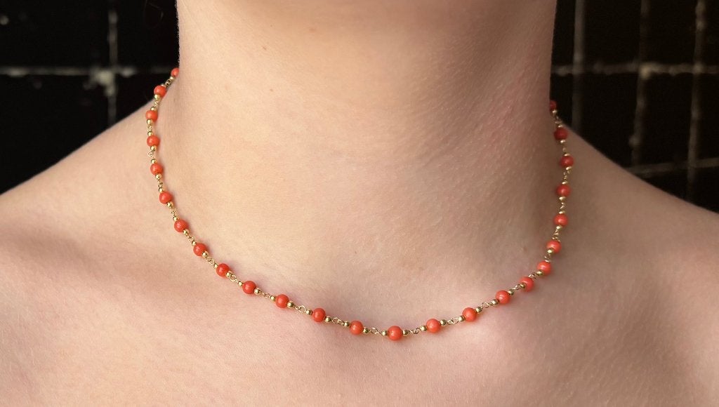Bloedkoraal bolletjes 18k gouden vintage dames ketting retro, Ophalen of Verzenden, Goud, Ketting, Met edelsteen
