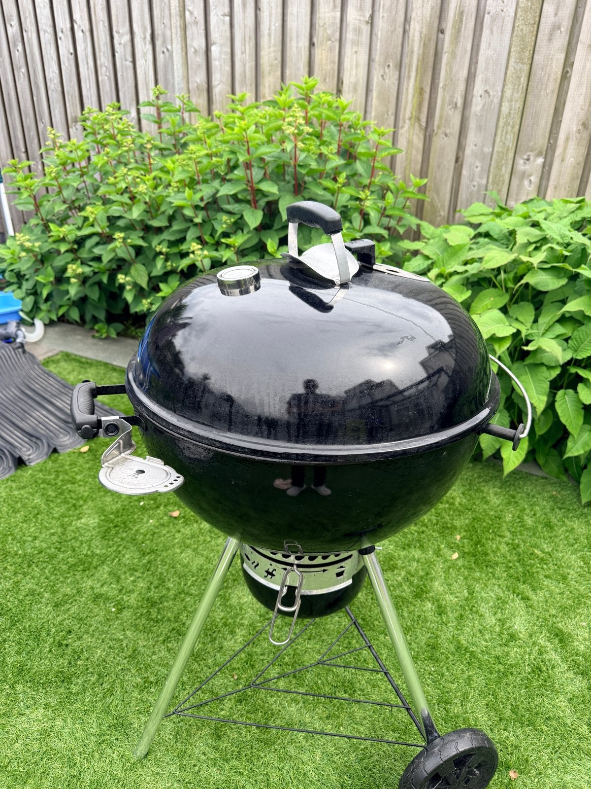 Weber Master-Touch 57cm BBQ met starter en thermometer, Ophalen, Gebruikt