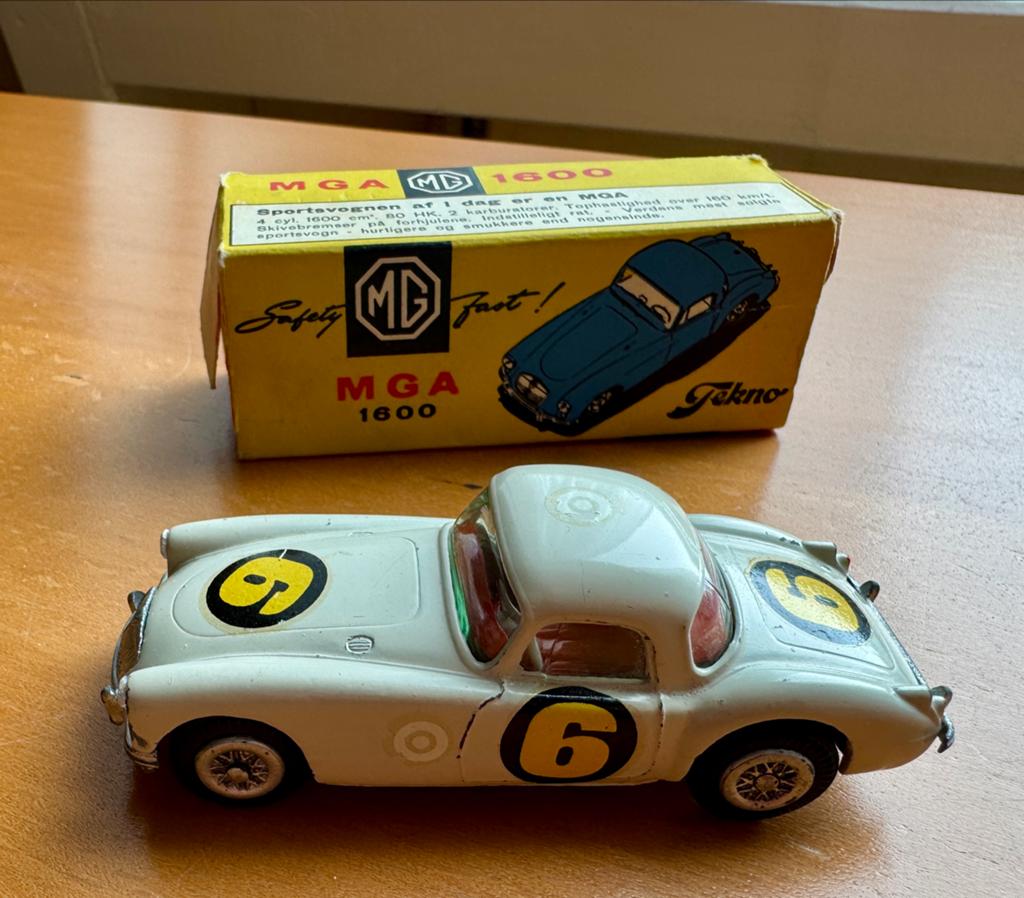 Tekno Denemarken MGA 1600 modelauto met doos, Hobby en Vrije tijd, Modelauto's | 1:43, Ophalen, Gebruikt, Auto, Overige merken