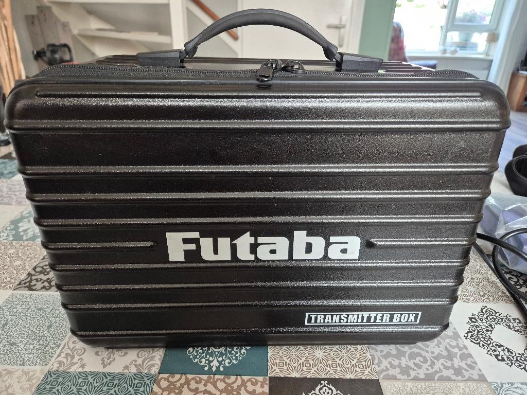 Futaba UBB1220 zender koffer, Hobby en Vrije tijd, Modelbouw | Radiografisch | Auto's, Zo goed als nieuw, Onderdeel, Overige schalen