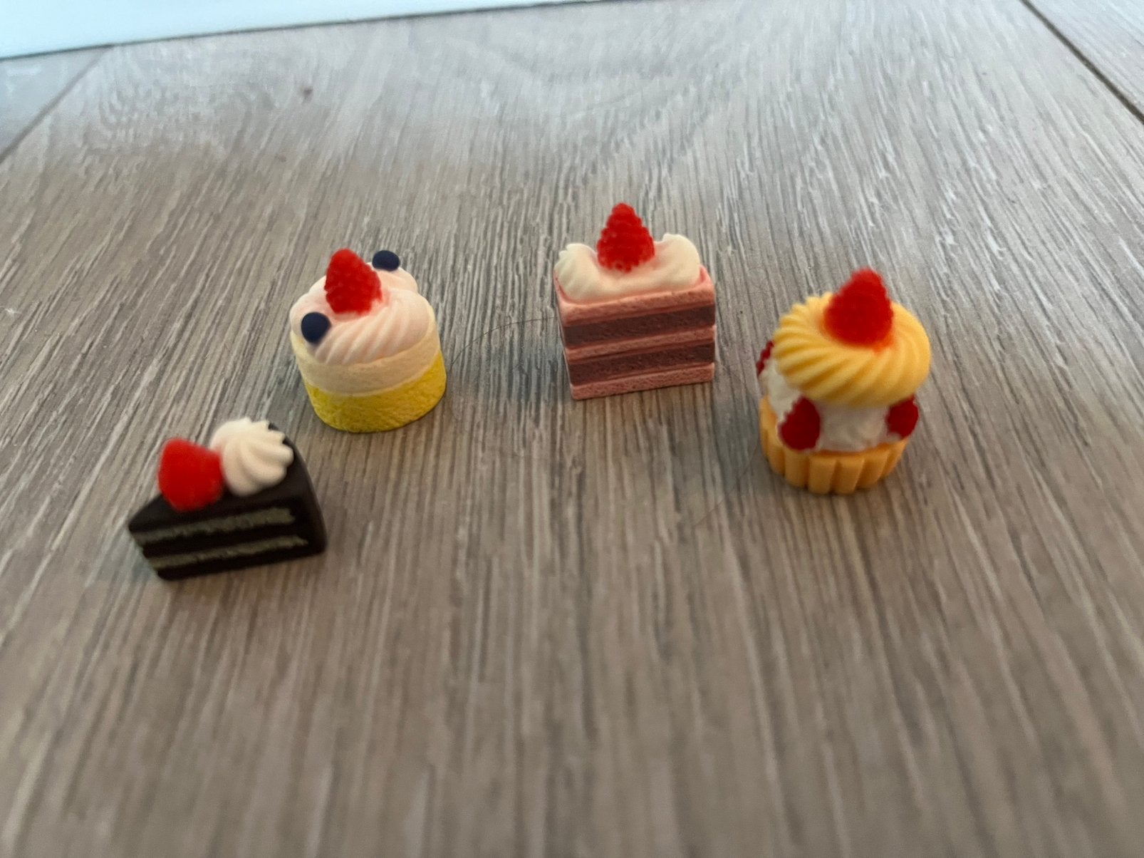 4 gebakjes poppenhuis incl verzenden, Ophalen, Nieuw, Poppenhuis