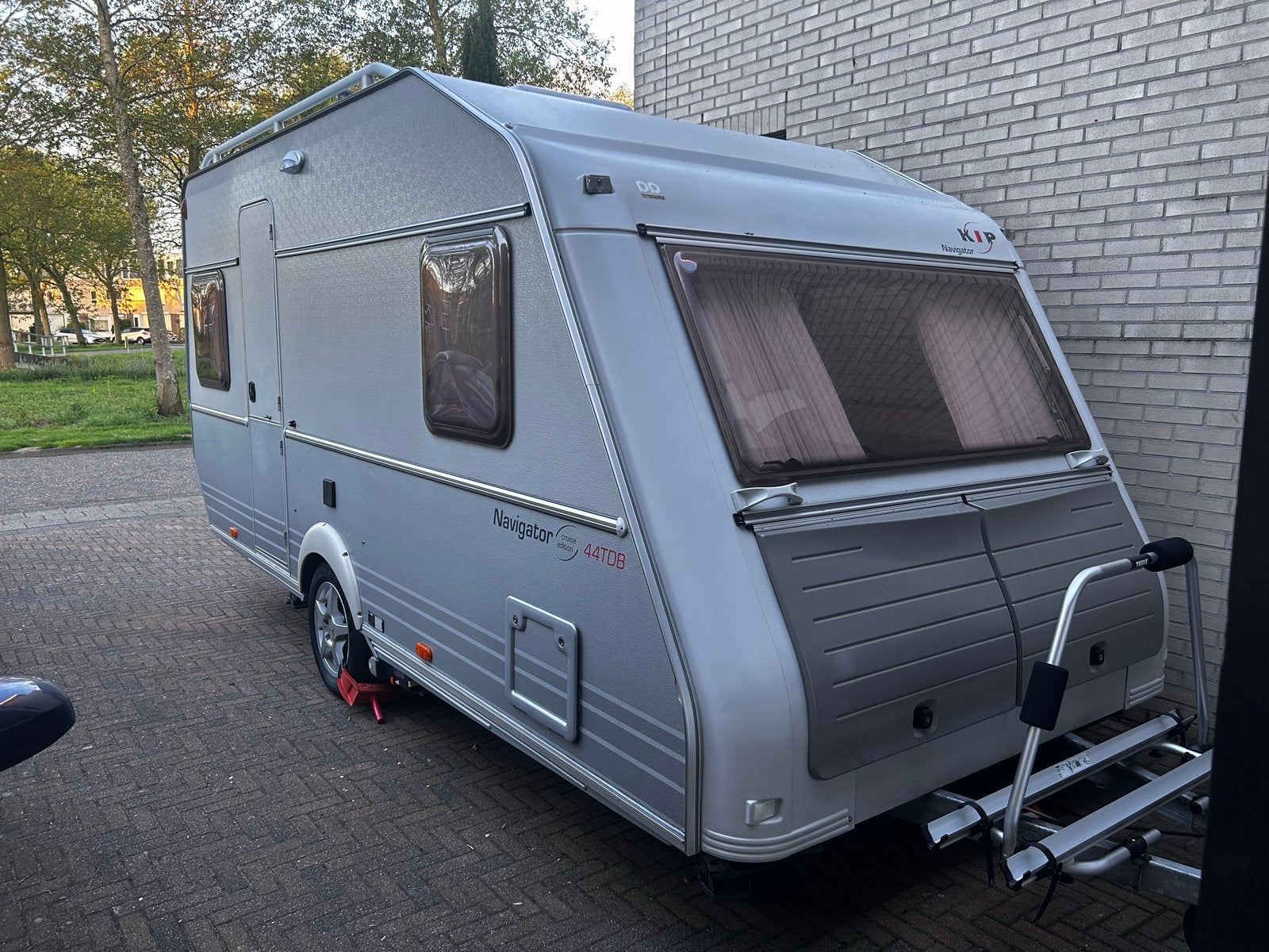 Kip 44TDB - Nieuwe accu, banden & mover + Isabella voortent, Caravans en Kamperen, Caravans, Standaardzit, Omvormbare zithoek