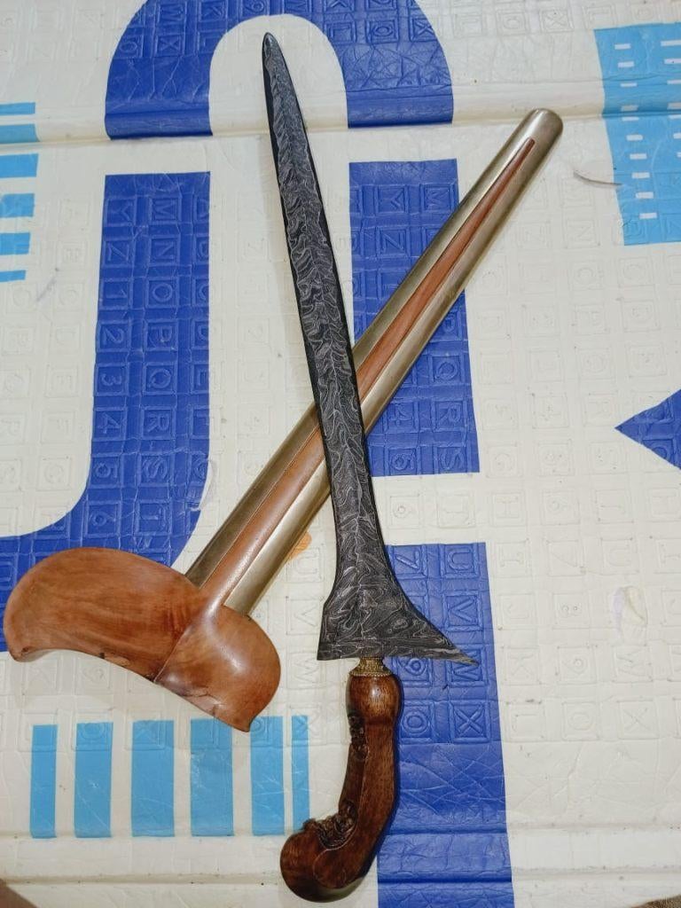 Antieke Keris Regol Pamor Kembang Lampes Gandarias SVF31, Wapen, Verzenden, Overige materialen, Indonesië