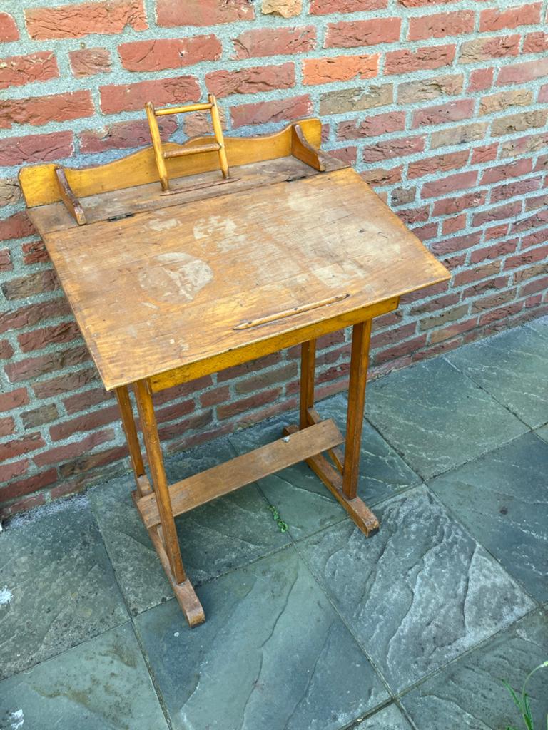 Vintage houten lessenaartje met opbergruimte, Ophalen