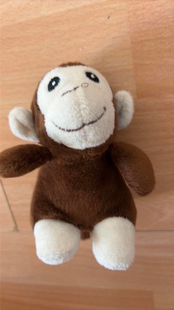 Twee leuke kleine knuffeltjes. Aapje en girafje, Kinderen en Baby's, Speelgoed | Knuffels en Pluche, Overige karakters, Ophalen of Verzenden