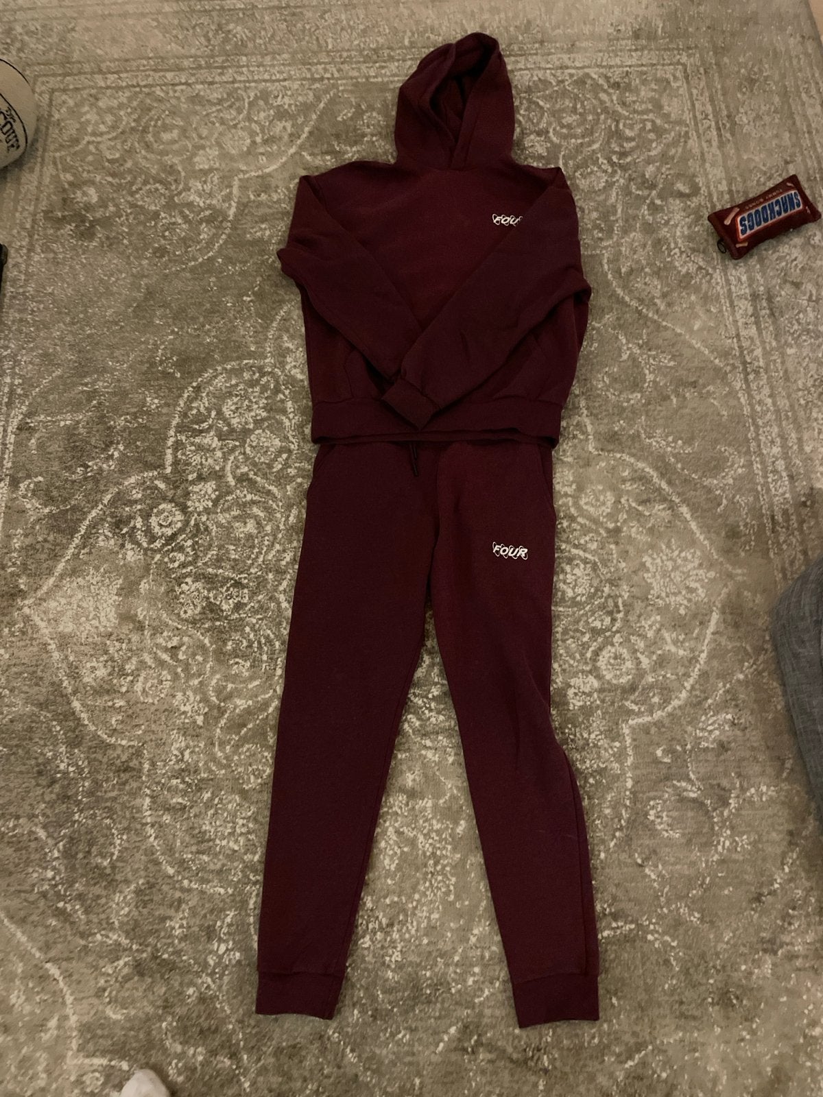 FOUR trainingspak bordeauxrood - hoodie en joggingbroek, Kleding | Heren, Ophalen of Verzenden, Gedragen
