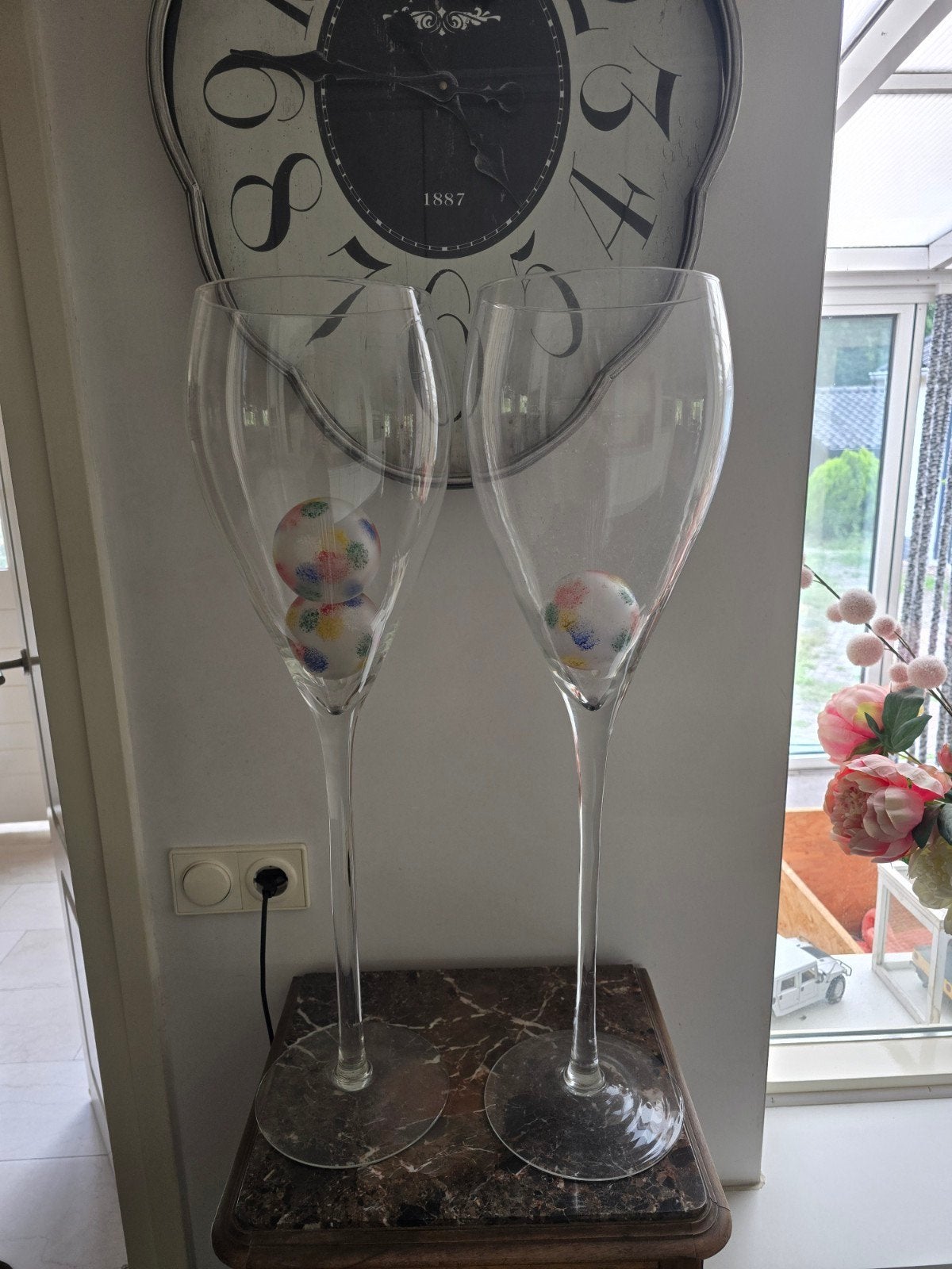 2 hoge glazen., Ophalen