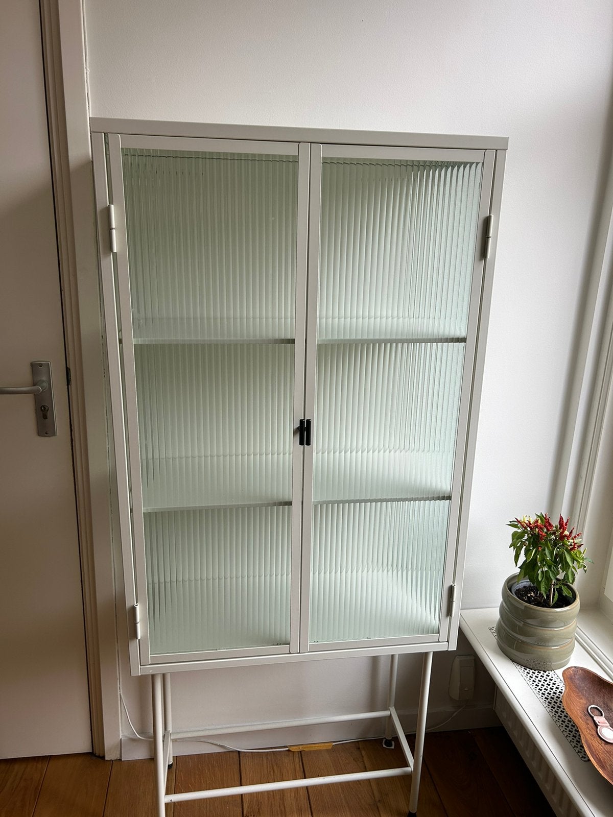 Moderne Witte Stalen Vitrinekast Ribbelglas – ZGAN / Design, Ophalen, 50 tot 100 cm, 150 tot 200 cm, 25 tot 50 cm