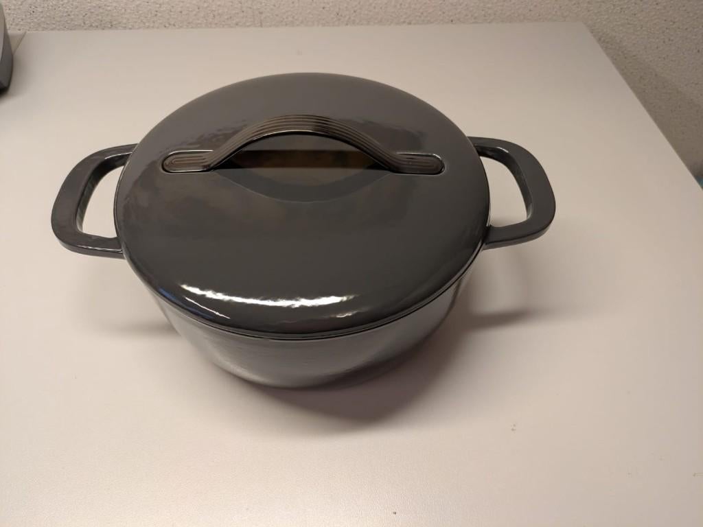 Tupperware Cast Iron pan 5,4 ltr. (nieuw), Ophalen of Verzenden, Nieuw, Gietijzer, Koekenpan of Braadpan