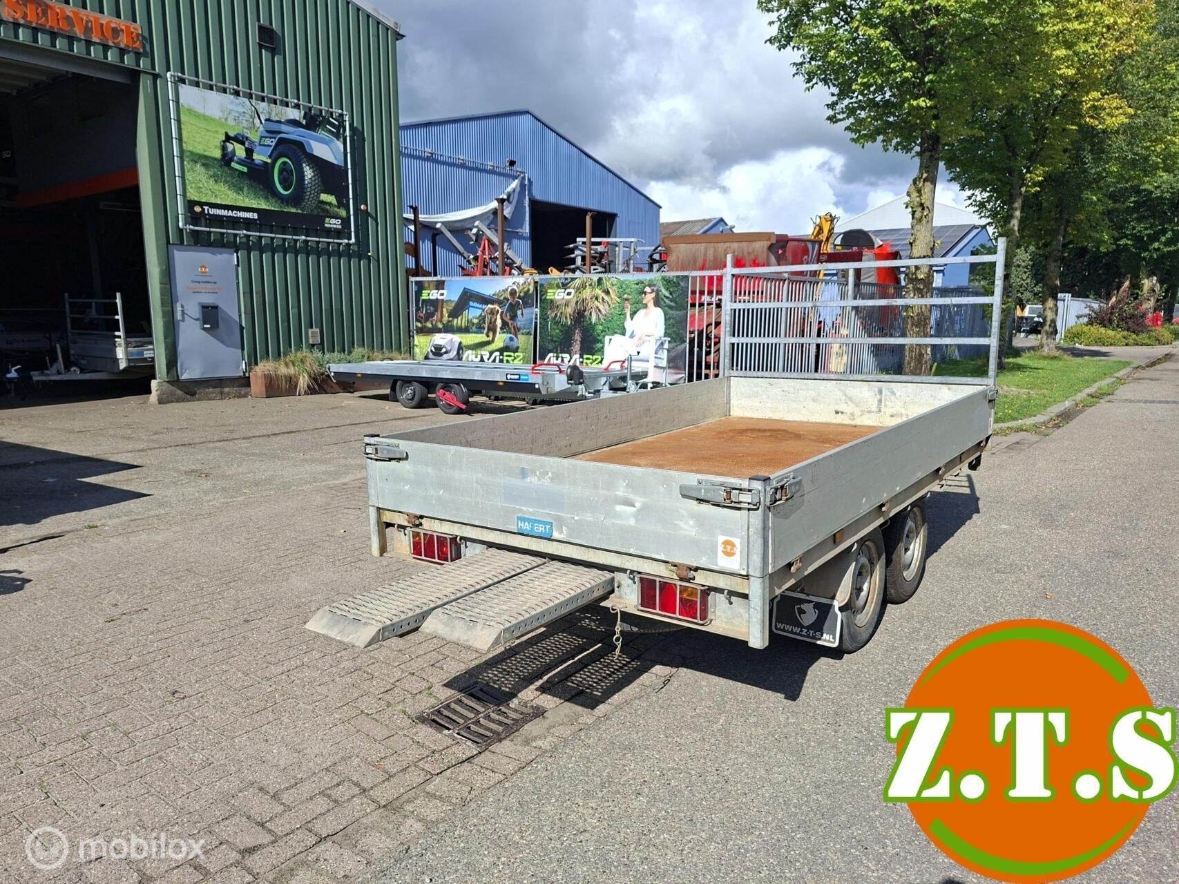 Hapert Plateauwagen 335 x 180 cm, met rijplaten, Gebruikt
