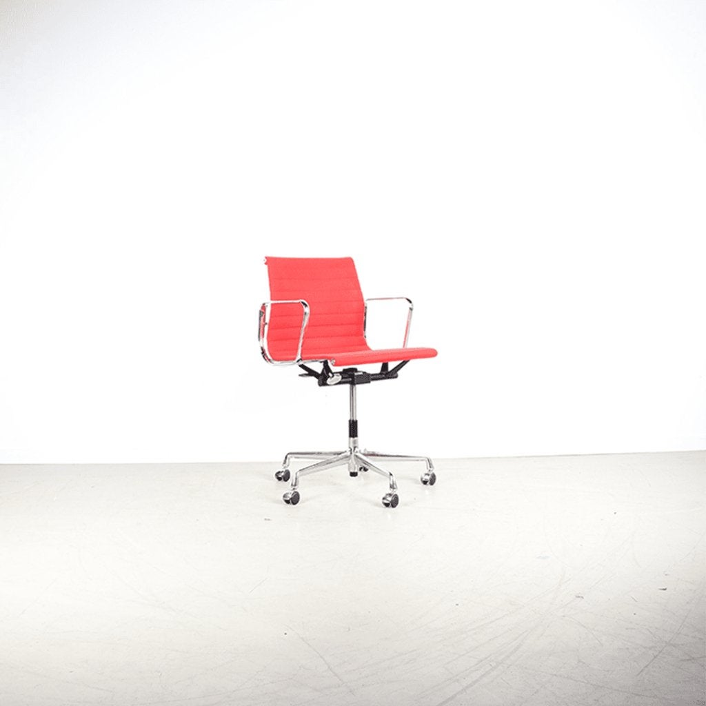 Vitra Eames EA 117 Bureaustoel Rood Hopsak - Chroom, Vitra, Zo goed als nieuw, Niet ingevuld, Niet ingevuld