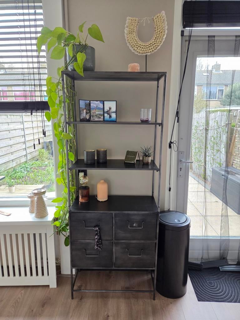 Leuke industriële (wand)kast van staal, Huis en Inrichting, Kasten | Wandmeubels, Ophalen, Zo goed als nieuw, Minder dan 150 cm