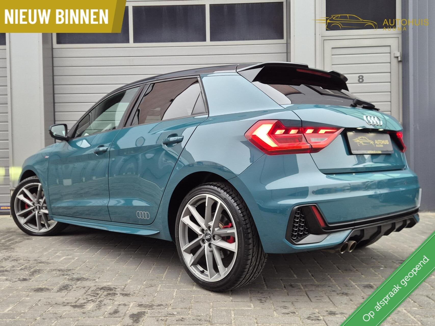 Audi A1 Sportback 40 TFSI 200PK S-Line/ACC/Lane/Matrix/Virtu, Zwart, 4 cilinders, Leder, Bedrijf