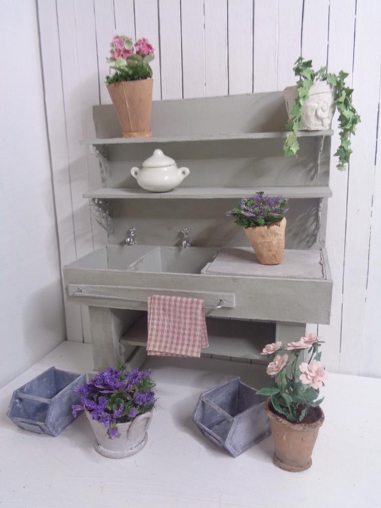 Brocante grijze oppot tafel...Poppenhuis 1:12..(Nr M89), Ophalen of Verzenden, Nieuw, Poppenhuis