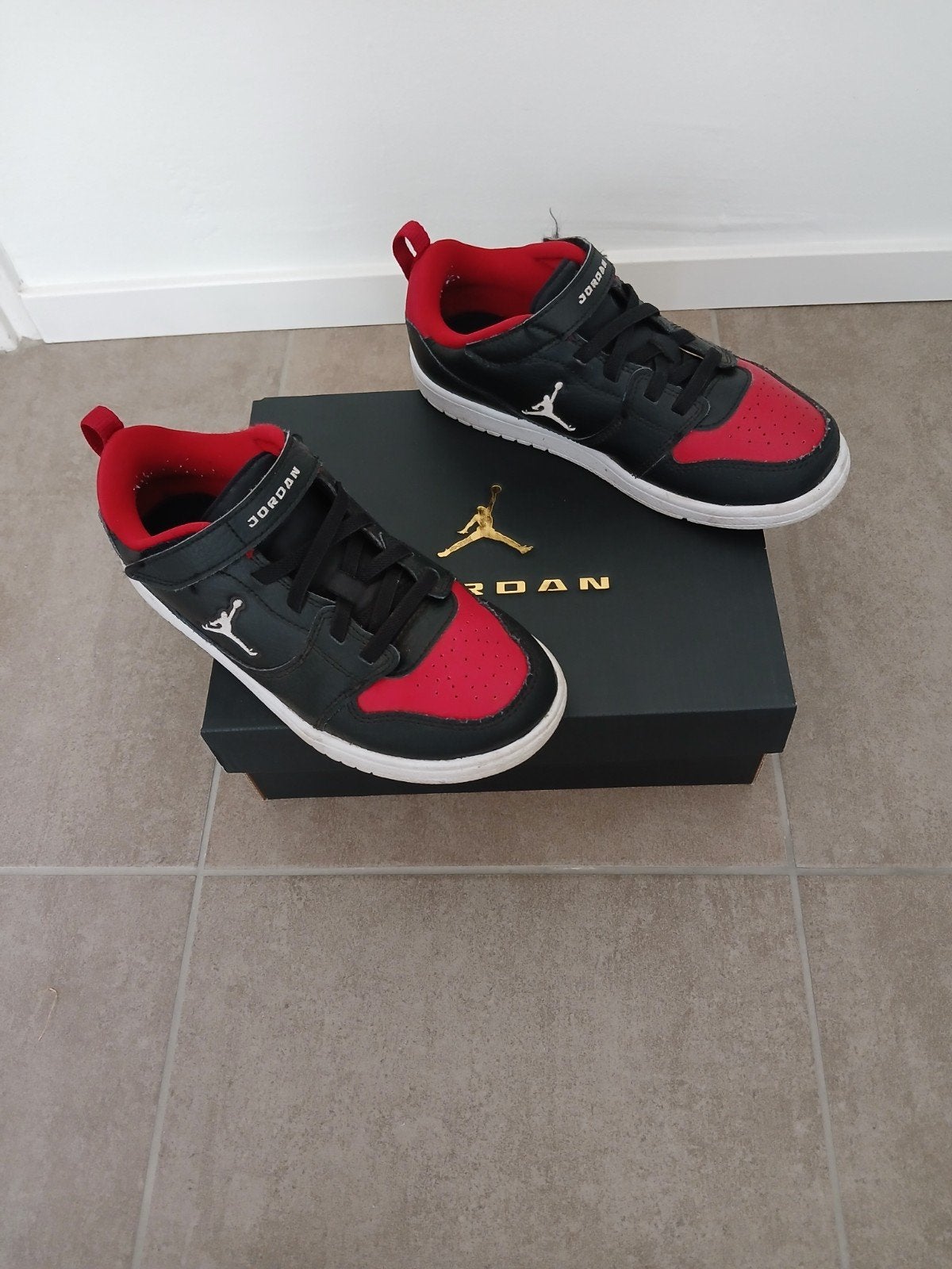 Jordan Court Connect Low (PS) - Zo goed als nieuw, Kinderen en Baby's, Kinderkleding | Schoenen en Sokken, Ophalen of Verzenden