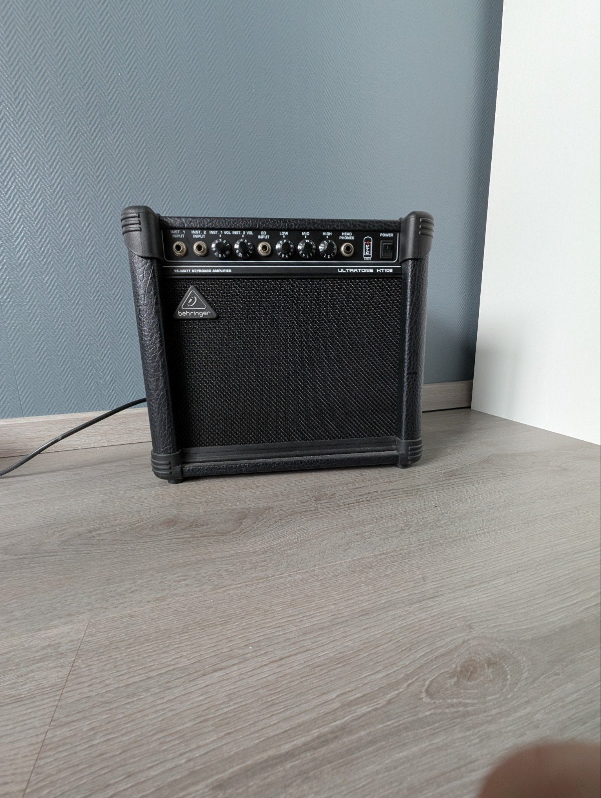 Behringer Ultratone KT108 15W Keyboardversterker, Ophalen of Verzenden, Zo goed als nieuw, Minder dan 500 watt, Keyboardversterker