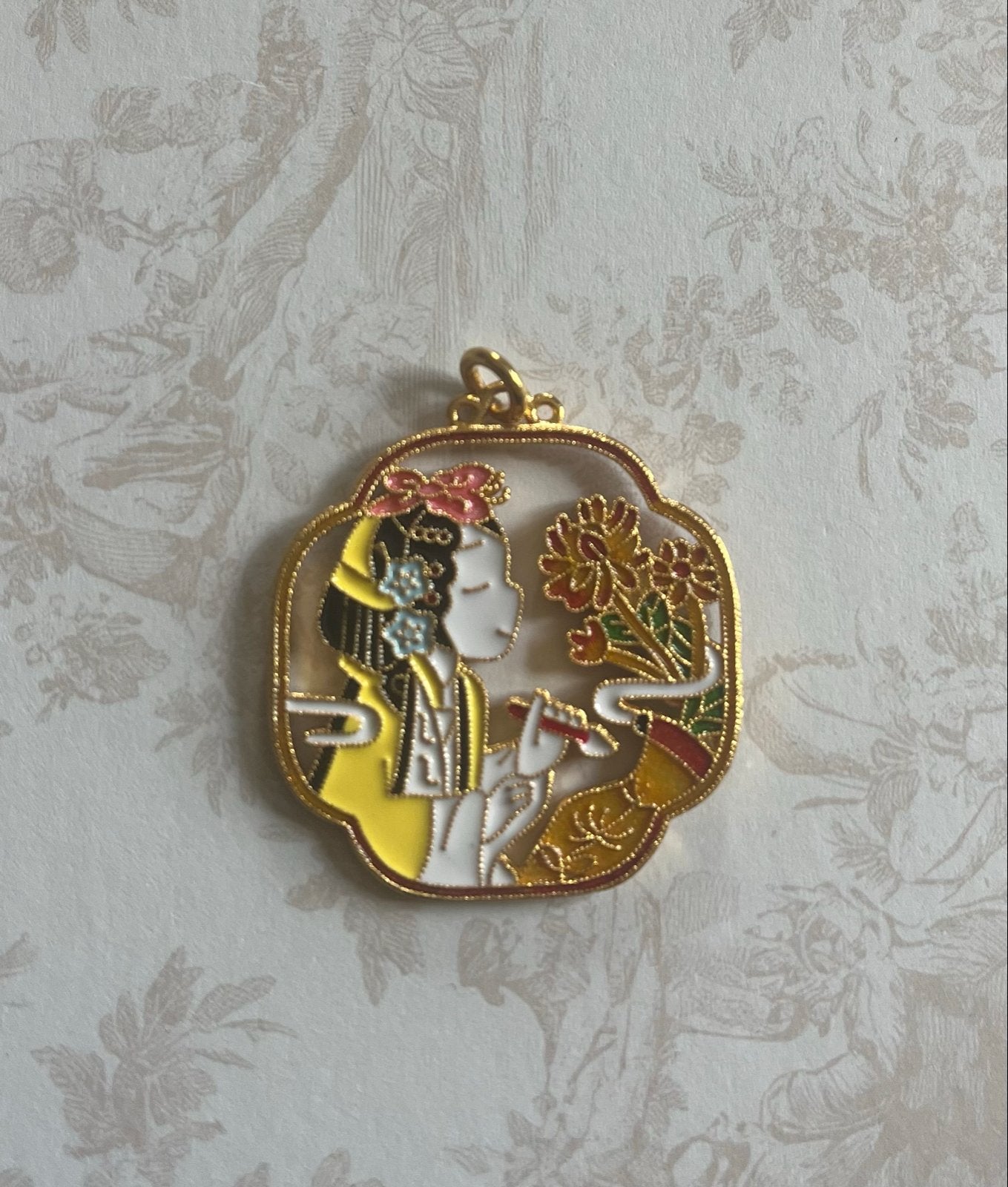 Oosterse hanger met Geisha-afbeelding, Overige materialen, Overige voorstellingen, Geel, Nieuw