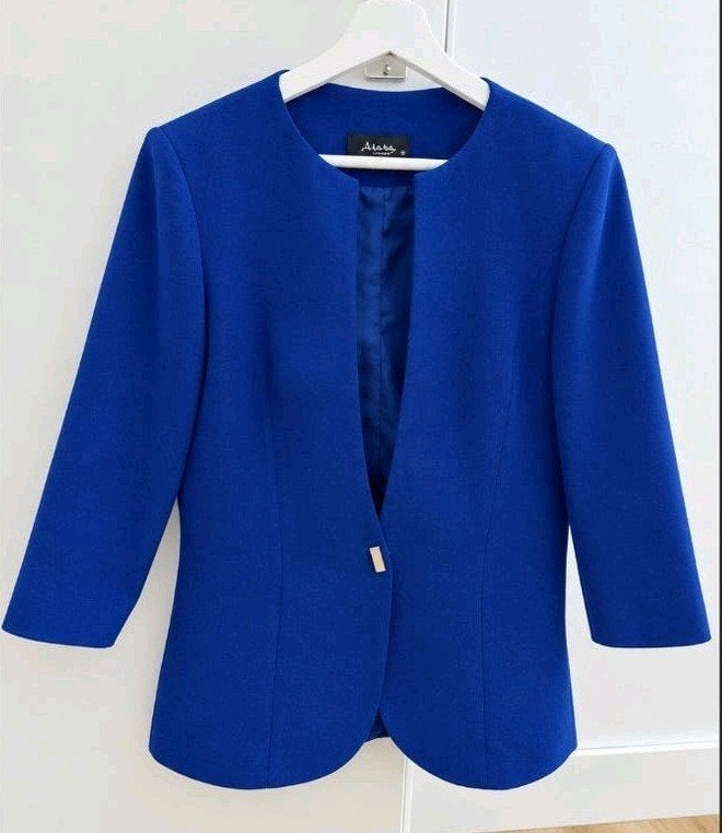 Royal Blue Blazer – Elegant & Stylish  maat 42

Beautiful, Ophalen of Verzenden, Zo goed als nieuw, Blauw