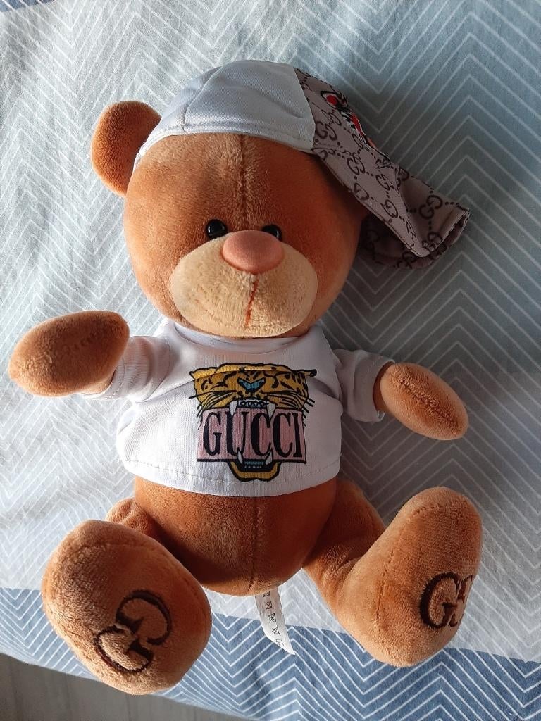 Knuffelbeer met merk shirtje,, Ophalen of Verzenden, Zo goed als nieuw, Beer