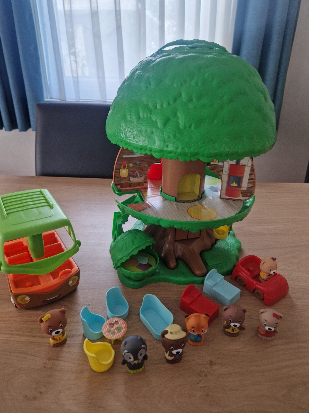 Boomhut speelset Klorofil met busje en figuurtjes, Ophalen of Verzenden, Zo goed als nieuw